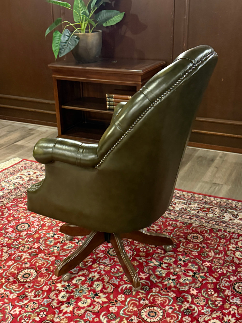 Vintage stoel, Chesterfield, eikenhout, groen leer, 115