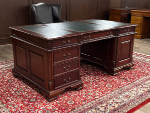 Vintage bureau, partnerdesk, klassiek Engels bureau, mahoniehout, groen leer, 634