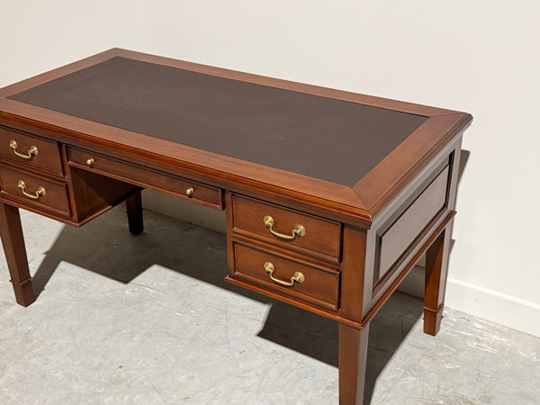 Vintage schrijftafel, klassiek Engels bureau, mahoniehout, bruin leer, 711