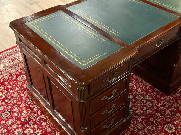 Vintage-Schreibtisch, klassischer englischer Schreibtisch, Mahagoni, grünes Leder, 640