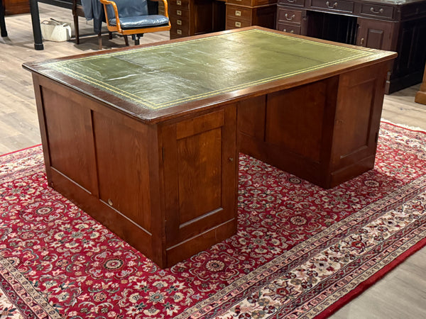 Vintage bureau, klassiek Engels bureau, partnerdesk, eikenhout, groen leer, 670