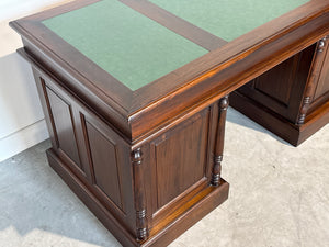 Vintage bureau, klassiek Engels bureau, mahoniehout, groen leer, 716