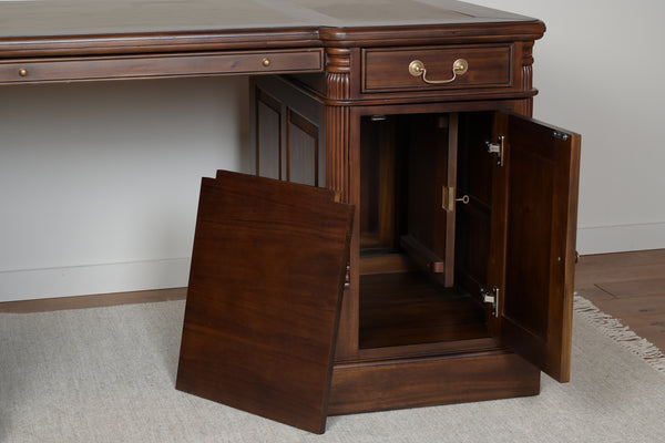 Pillar 160x80 Walnoot, klassiek Engels bureau, massief mahoniehout