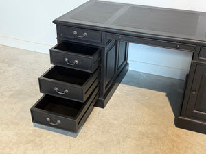 Vintage bureau, zwart, klassiek Engels bureau, mahoniehout , zwart leer, 702