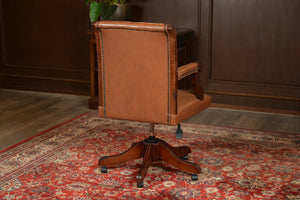 Chaise vintage 232 - Cuir brun clair, bois de chêne, hauteur réglable