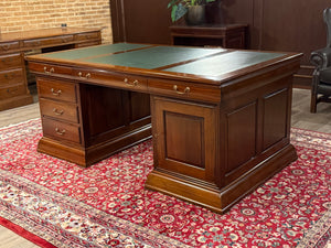Vintage bureau, partnerdesk, klassiek Engels bureau,  mahoniehout, groen leer, 673