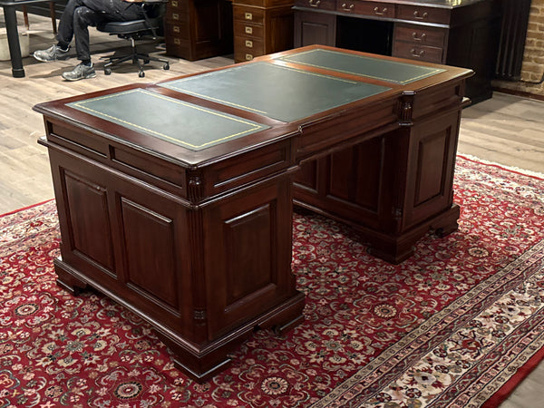Bureau vintage, bureau anglais classique, acajou, cuir vert, 684