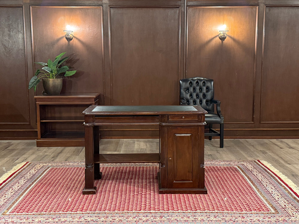 Vintage bureau, klassiek Engels bureau, mahoniehout, groen leer, 537