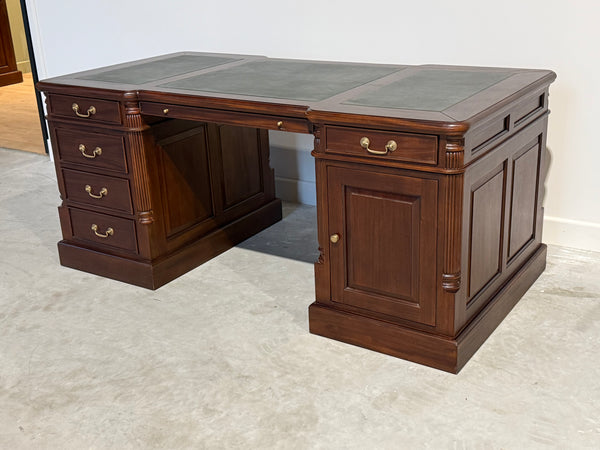 Vintage bureau, partnerdesk, klassiek Engels bureau, mahoniehout, groen leer, 692
