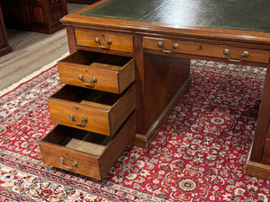 Bureau vintage, bureau anglais ancien, bois de cerisier, cuir vert, 666