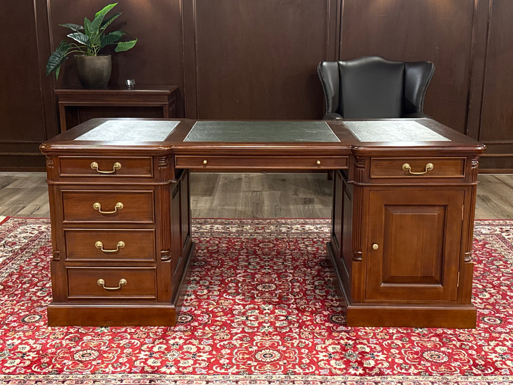 Vintage bureau, klassiek Engels bureau, mahoniehout, groen leer, 607