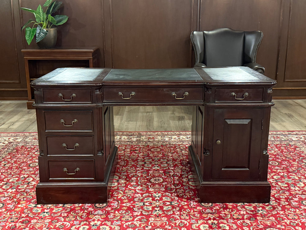 Bureau vintage, bureau anglais classique, acajou, cuir vert, 649
