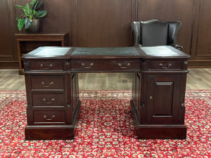 Bureau vintage, bureau anglais classique, acajou, cuir vert, 649