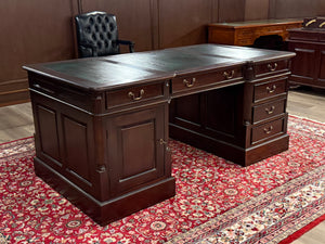 Vintage bureau, klassiek Engels bureau, mahoniehout, groen leer, 573