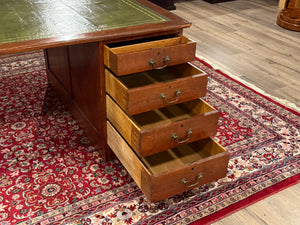 Vintage bureau, klassiek Engels bureau, partnerdesk, eikenhout, groen leer, 670