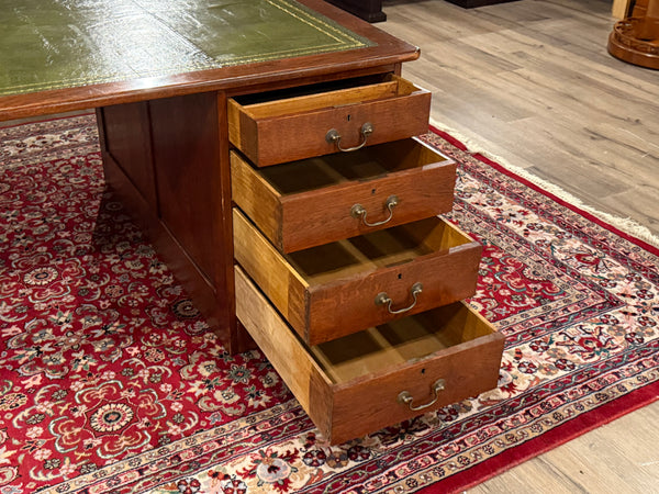 Vintage bureau, klassiek Engels bureau, partnerdesk, eikenhout, groen leer, 670