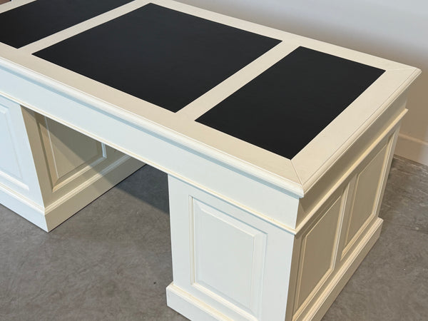 Vintage bureau, wit, klassiek Engels bureau, mahoniehout, zwart leer, 704