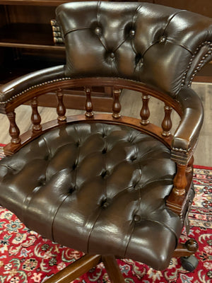 Vitrage-Sessel, Chesterfield, Mahagoni, braunes Leder, 105