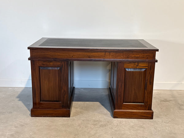 Vintage bureau, klassiek Engels bireau, mahoniehout, zwart leer, 693