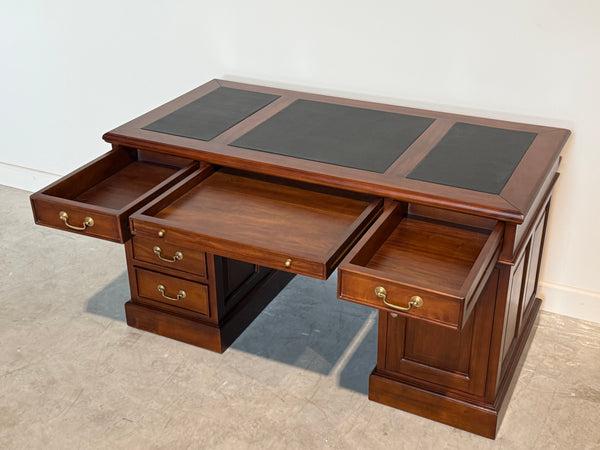 Vintage bureau, klassiek Engels bureau, mahoniehout, zwart leer, 706