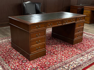 Vintage bureau, klassiek Engels bureau, mahoniehout, groen leer, 633