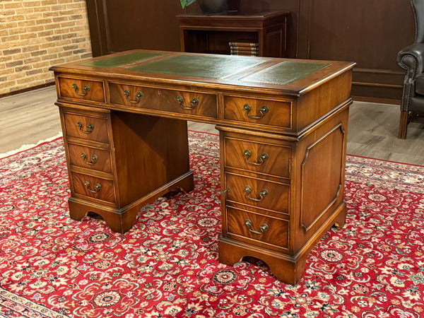 Bureau vintage, bureau anglais classique, acajou, cuir vert, 655