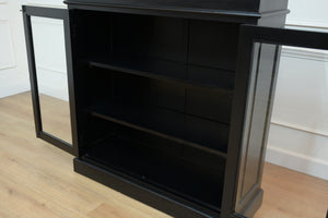 Vintage kast, vitrine kast, deurtjes met glas, mahoniehout, zwart