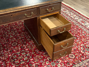 Vintage bureau, antiek Engels bureau, eikenhout, groen leer, 571