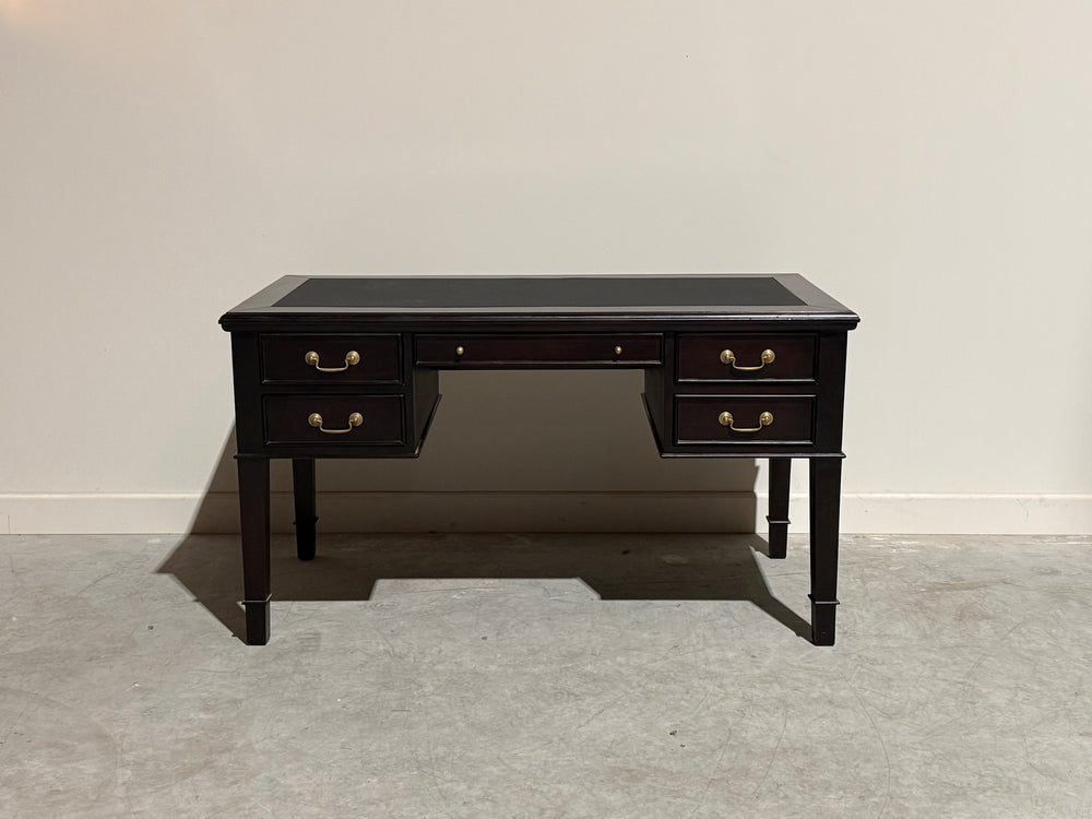 Vintage schrijftafel, klassiek Engels bureau, mahoniehout, zwart leer, 712
