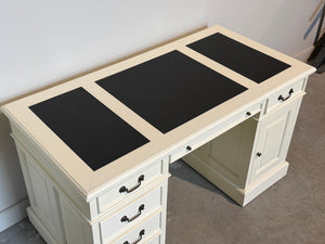 Vintage bureau, wit, klassiek Engels bureau, mahoniehout, zwart leer, 704