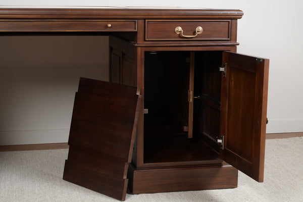 Regent 160x80 Walnoot, klassiek Engels bureau, massief mahoniehout