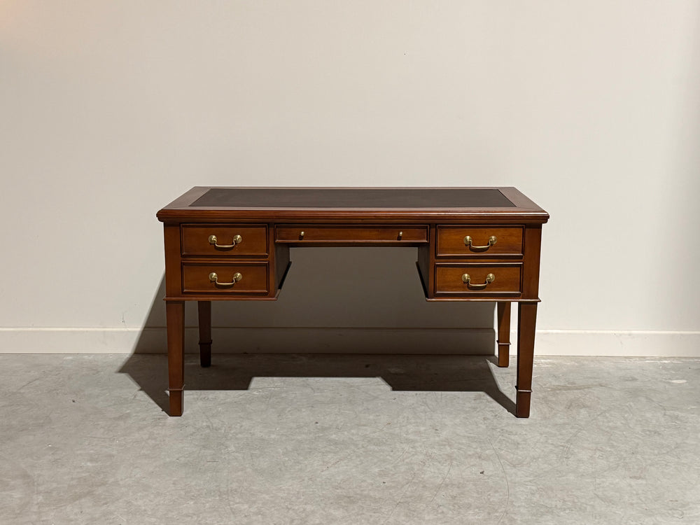 Vintage schrijftafel, klassiek Engels bureau, mahoniehout, bruin leer, 711