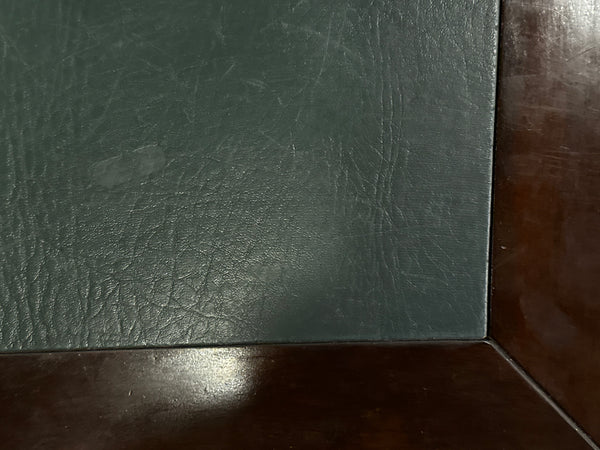 Vintage bureau, klassiek Engels bureau, mahoniehout, groen leer, 630