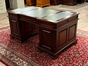 Vintage bureau, klassiek Engels bureau, mahoniehout , groen leer, 614