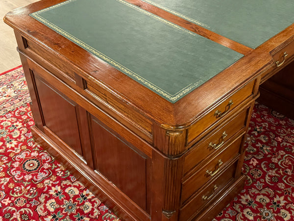 Vintage bureau, klassiek Engels bureau, partnerdesk, mahoniehout, groen leer, 572