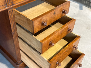 Antiek bureau, klassiek Engels bureau, eikenhout, rood leer, 695