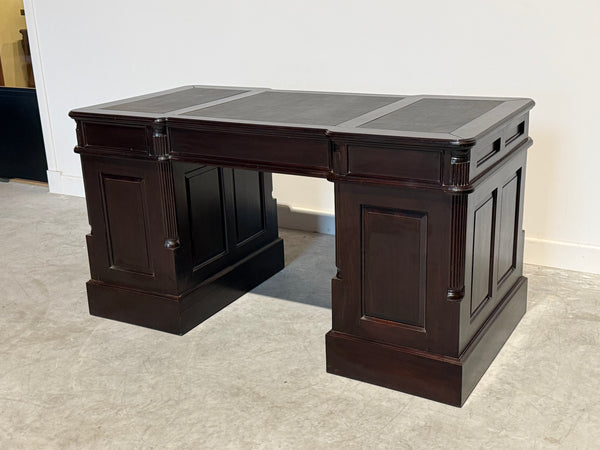 Vintage bureau, klassiek Engels bureau , mahoniehout, zwart leer, 708