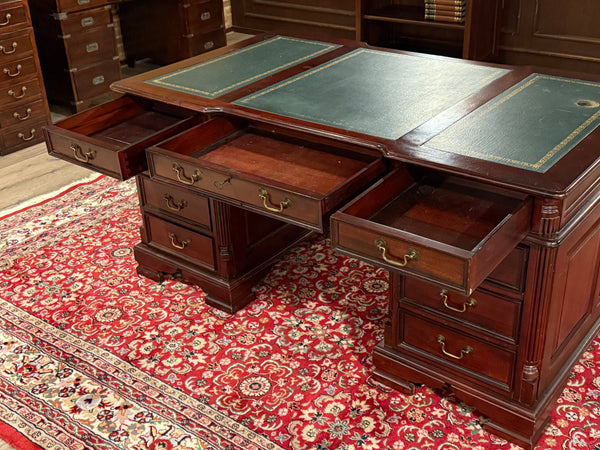 Bureau vintage, bureau anglais classique, acajou, cuir vert, 642