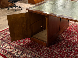Vintage bureau, klassiek Engels bureau, partnerdesk, eikenhout, groen leer, 670