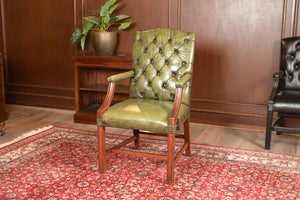 Vintage stoel, eikenhout, groen leer, Chesterfield, 263