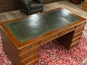 Vintage bureau, klassiek Engels bureau, mahoniehout, groen leer, 633