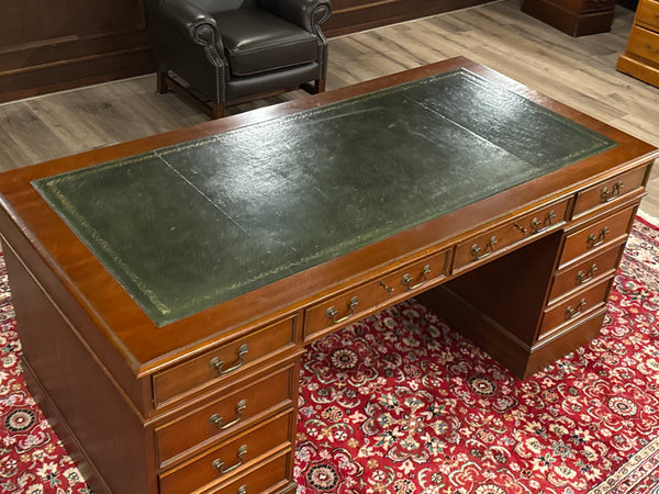 Vintage bureau, klassiek Engels bureau, mahoniehout, groen leer, 633