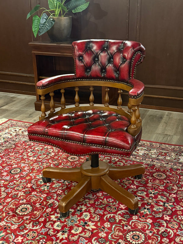 Vintage stoel, Chesterfield, mahoniehout, rood leer, 114