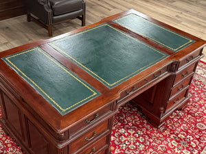 Vintage bureau, klassiek Engels bureau, Mahoniehout, groen leer, 611