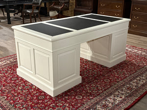 Vintage bureau, wit, klassiek Engels bureau, mahoniehout , zwart leer, 610