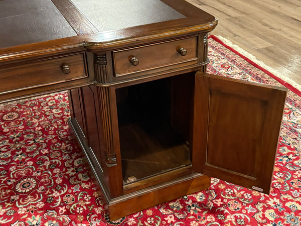 Vintage bureau, klassiek Engels bureau, mahoniehout, bruin leer, 603