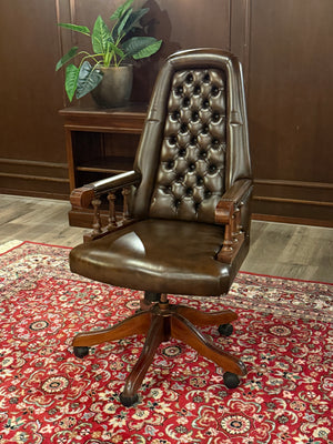 Vintage stoel, Chesterfield, mahoniehout, bruin leer, 111