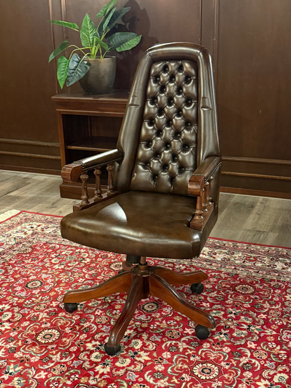 Vintage stoel, Chesterfield, mahoniehout, bruin leer, 111