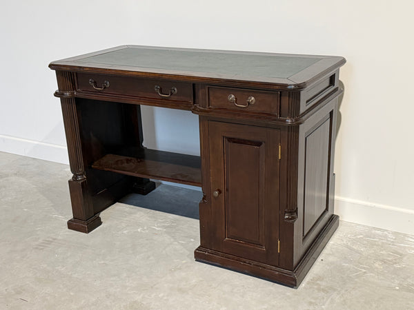 Vintage bureau, klassiek Engels bureau, mahoniehout, groen leer, 691