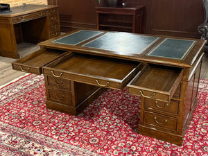 Vintage bureau, klassiek Engels bureau, eikenhout, groen leer, 600